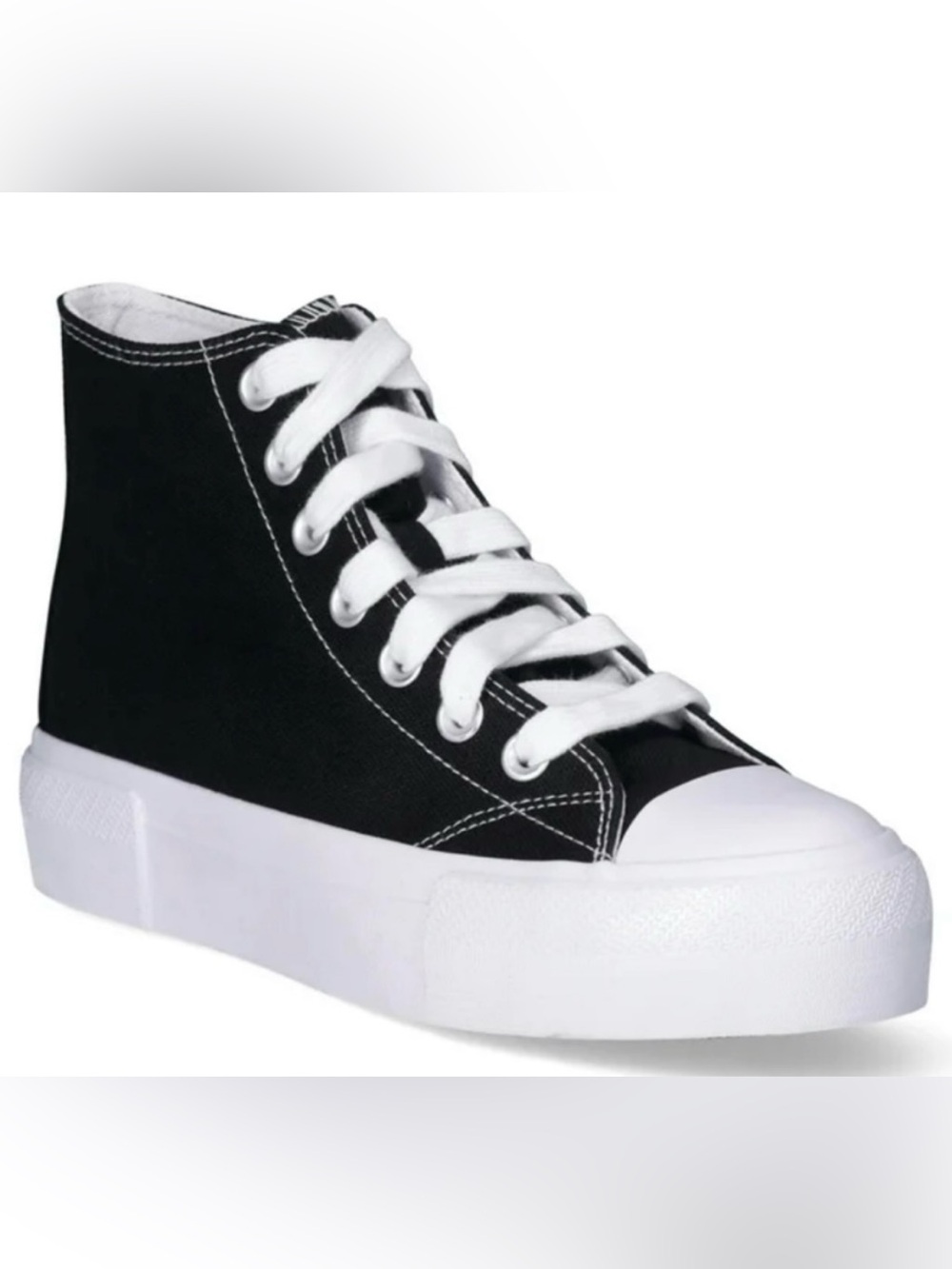 Black and White Platform Lace Up Hi-Top Canvas Sneakers. NWT. Women’s Size 8
